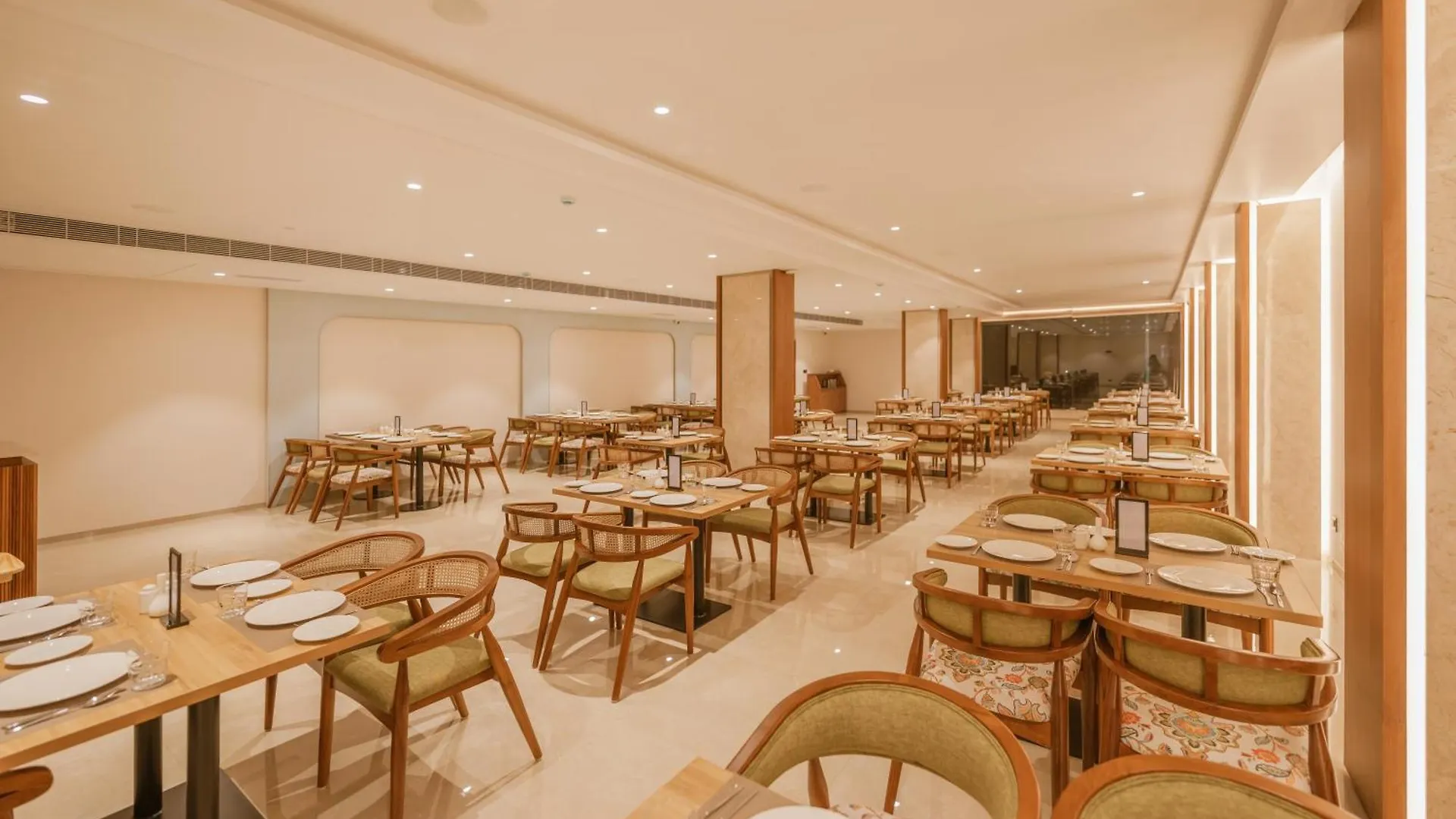 Loft Business Hotel Kochi 4*,  الهند