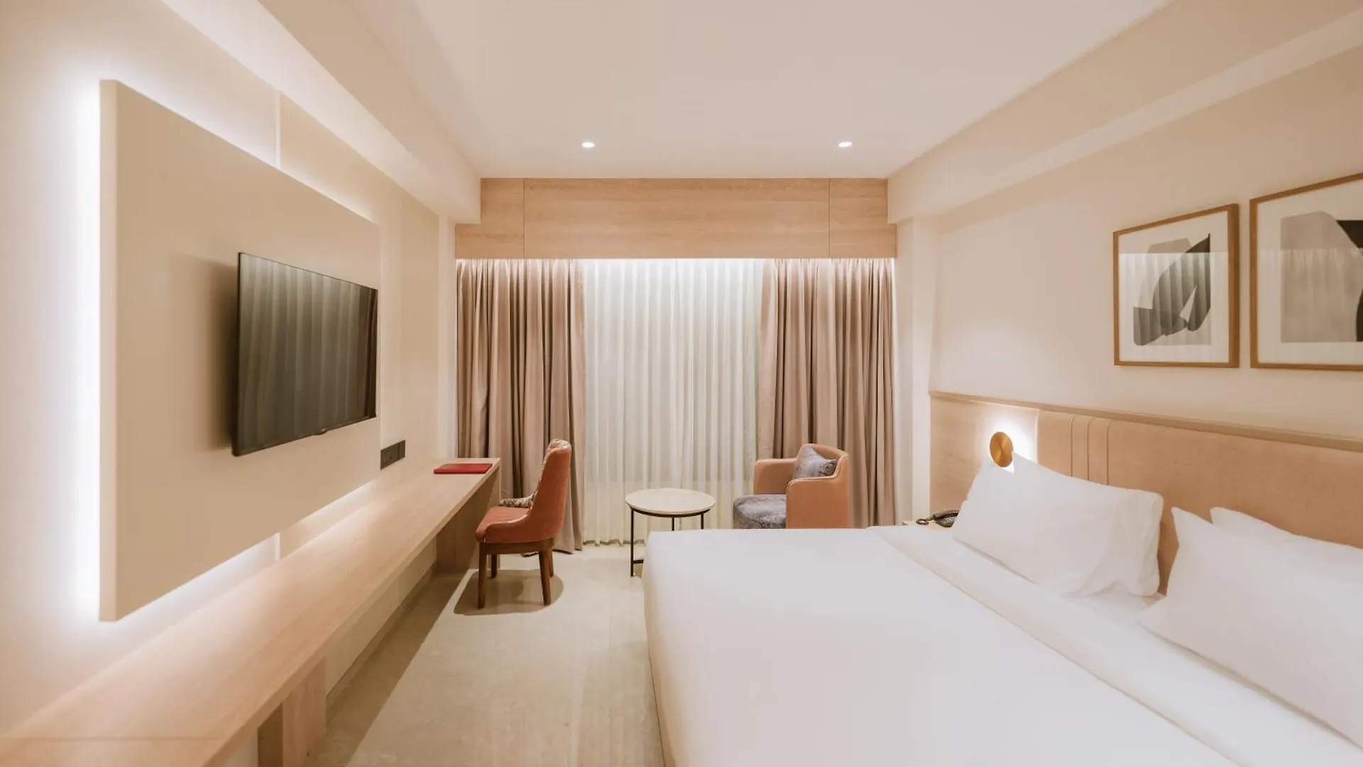 Loft Business Hotel Kochi 4*,