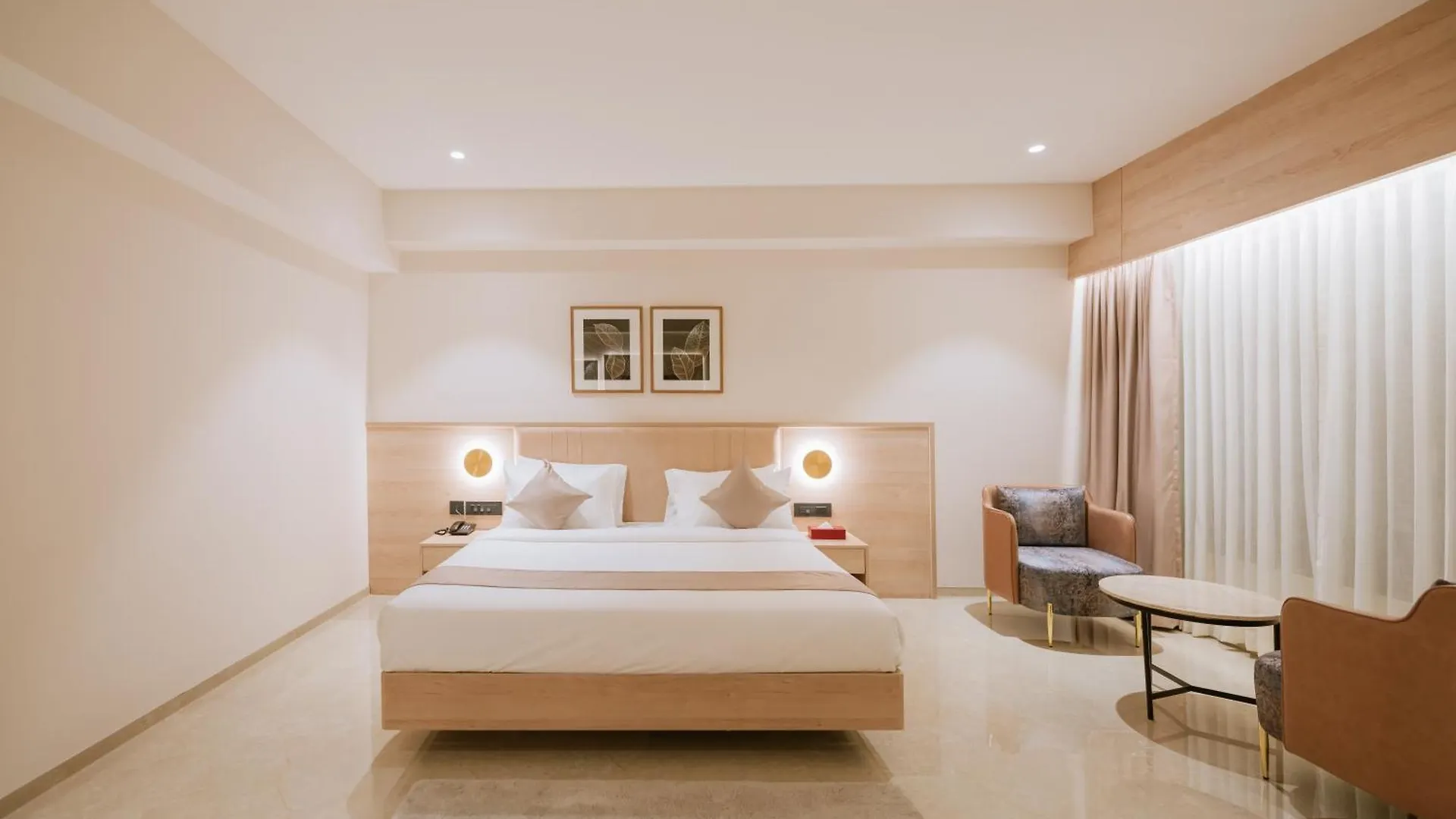 Loft Business Hotel Kochi 4*,