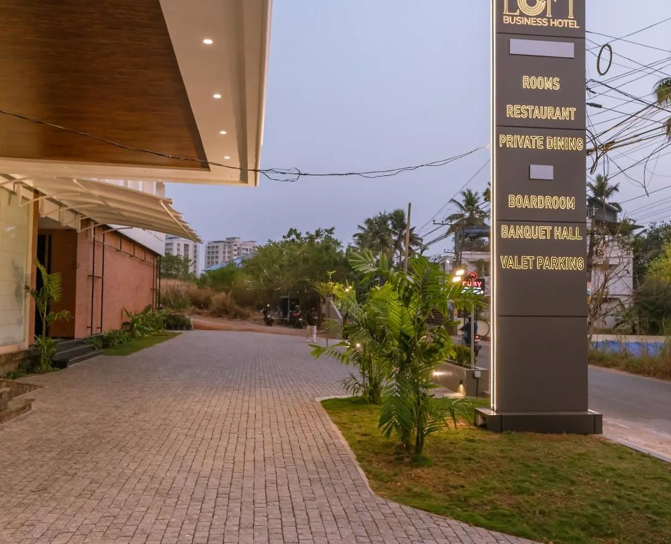Loft Business Hotel Kochi الهند